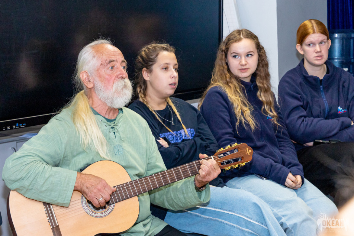 Основатель музыкального салона «Океана» Виктор Ковальский встретился с будущими вожатыми