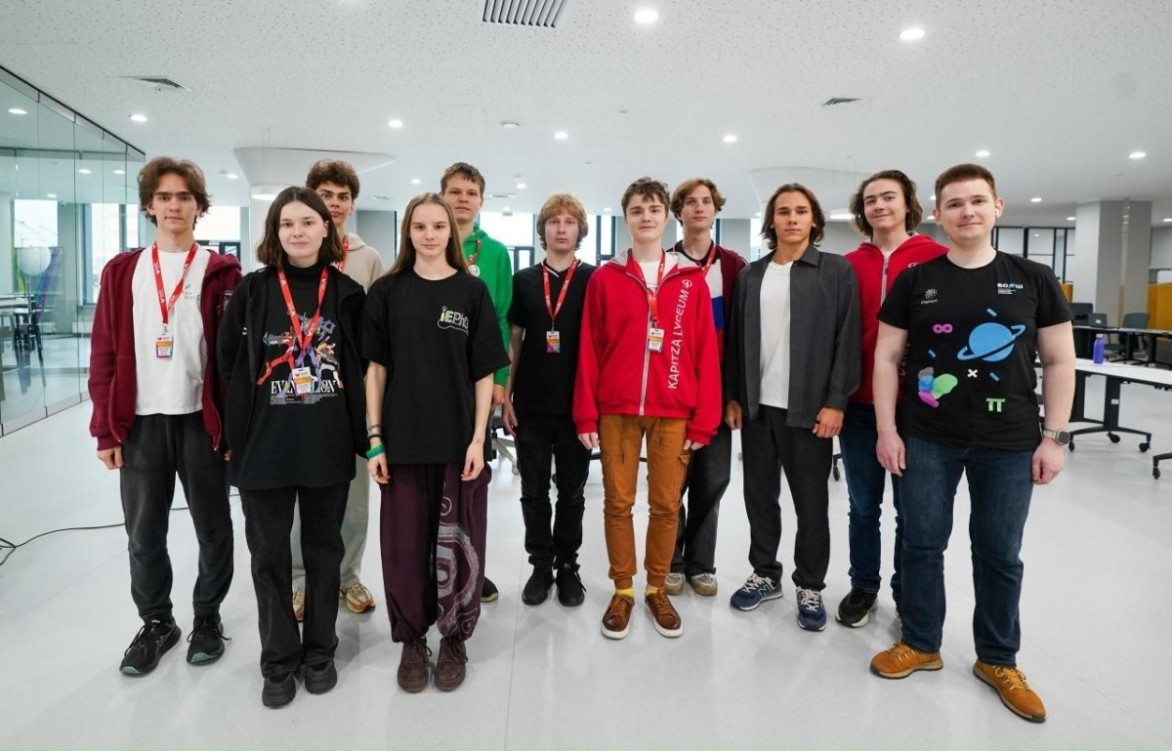 Дмитрий Чернышенко и Сергей Кравцов поздравили сборную российских школьников с победой на Международной астрономической олимпиаде