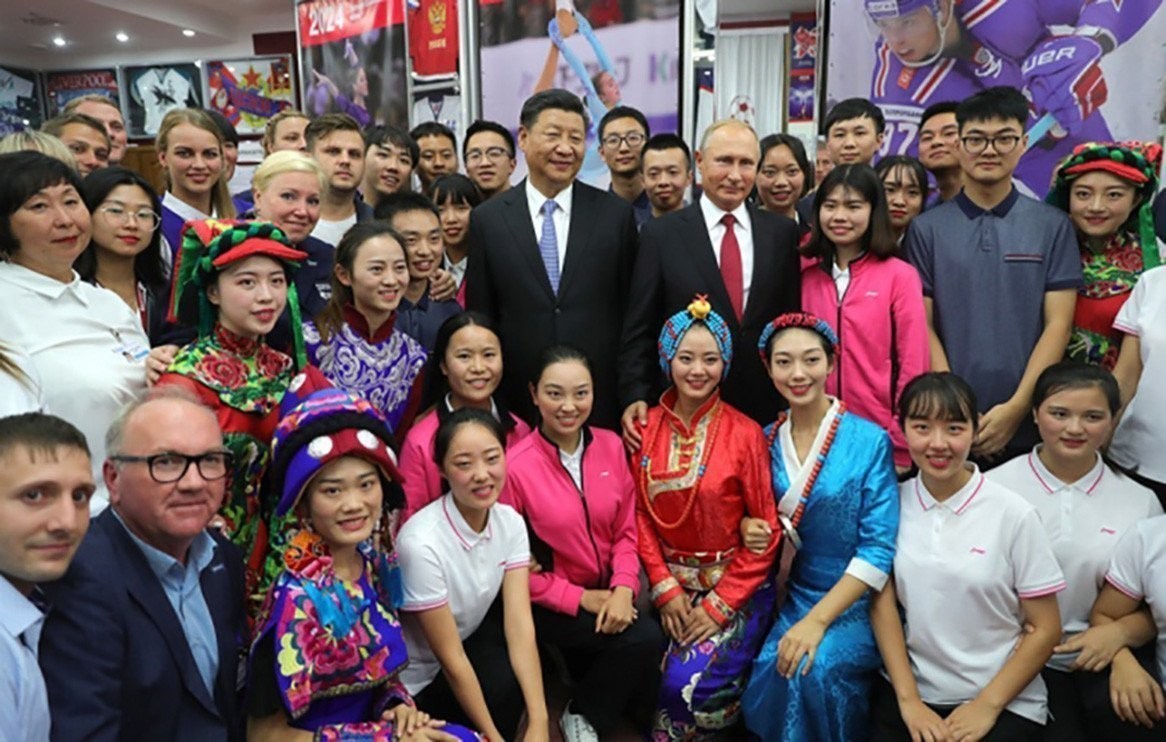 Президента Владимира Путина приняли в ряды вожатых Всероссийского детского центра «Океан»