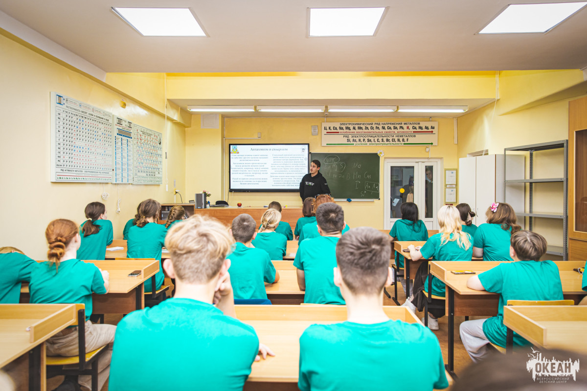 «Вырасти сад в пробирке»: учащиеся посещают занятия у лекторов ДВФУ