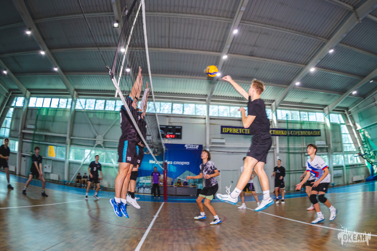 Быстрее, выше, сильнее: соревнования по волейболу проходят в ВДЦ «Океан»
