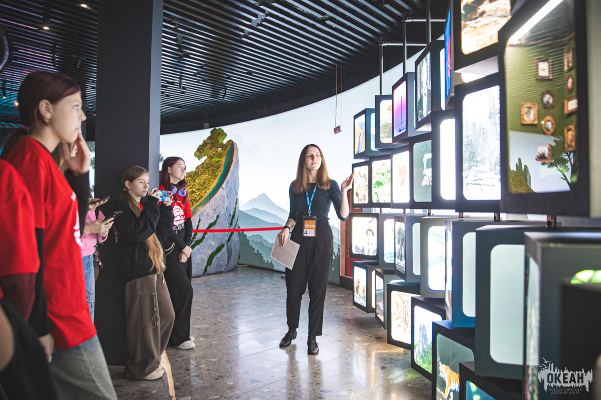 Открывая тайны Дальнего Востока: участники программы «Туризм и гостеприимство» посетили экскурсию в Национальном центре «Россия»
