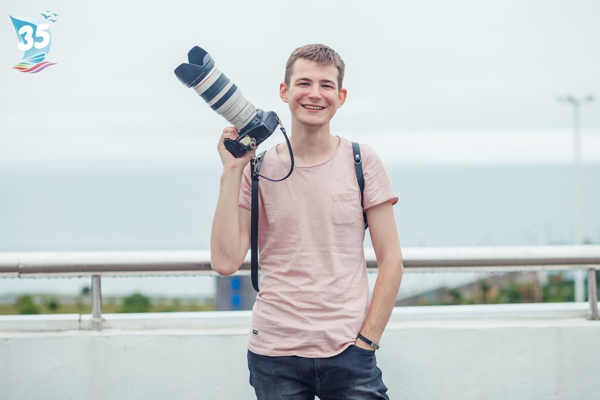 Показать мир сквозь объектив камеры: ВДЦ «Океан» поздравляет с днём фотографа